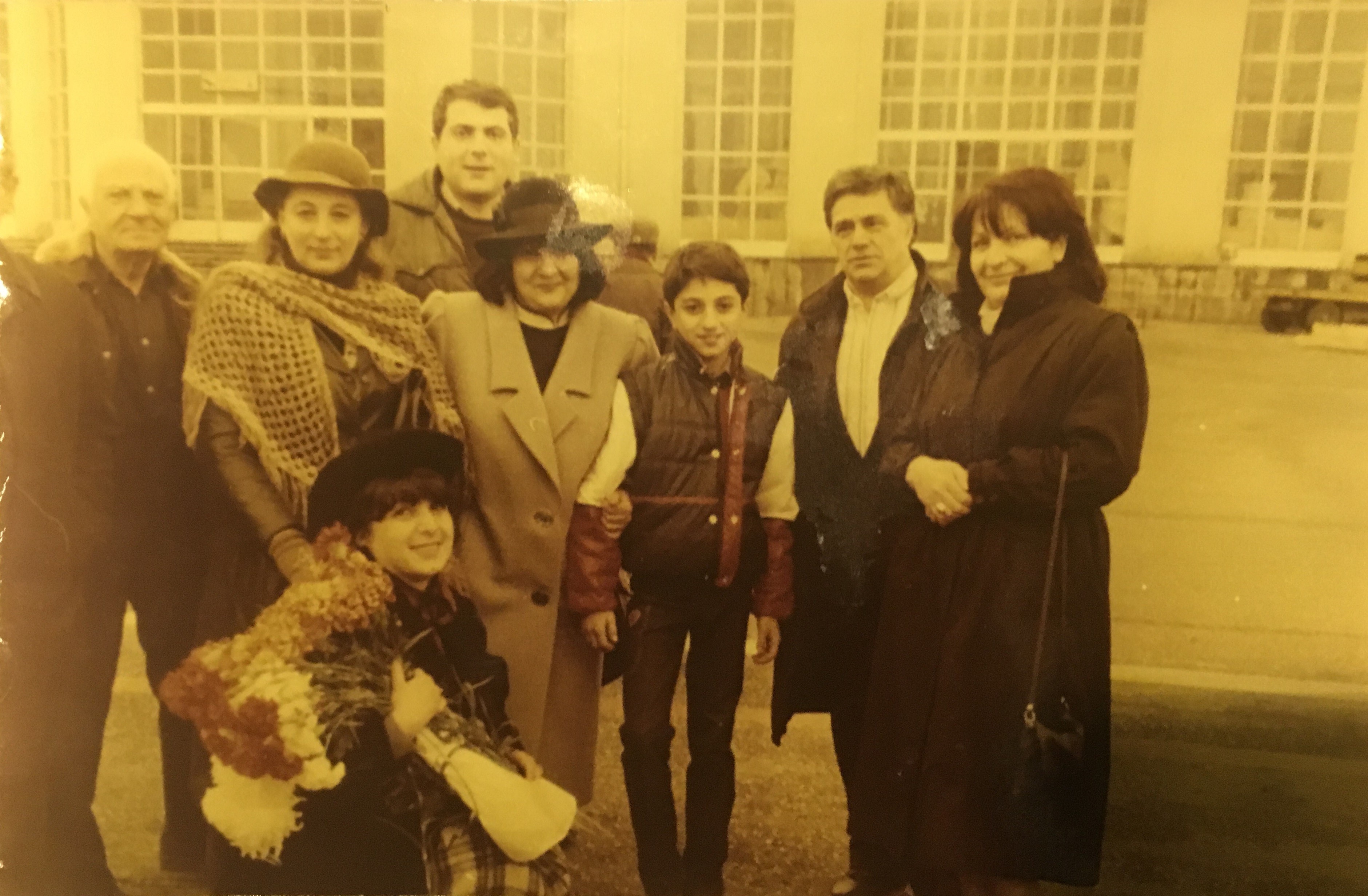 ნათელა სვანიძე ოჯახის წევრებთან და ახლობლებთან ერთად