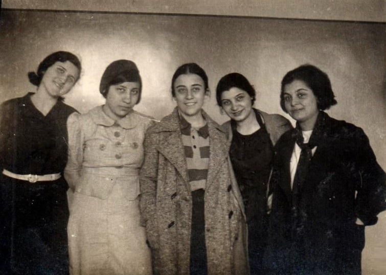 კიწი მეგობრებთან ერთად