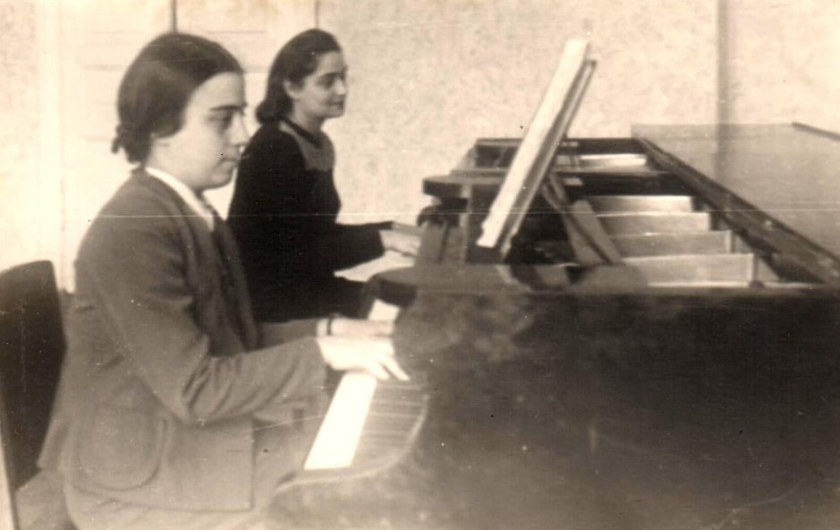 როიალთან